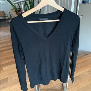 Banana Republic Classic Black 100% Merino wool Long Sleeve V-Neck lightweight